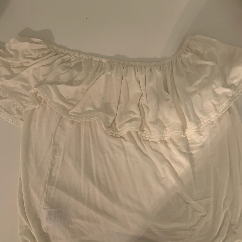 AMERICAN EAGLE soft and sexy off the shoulder top